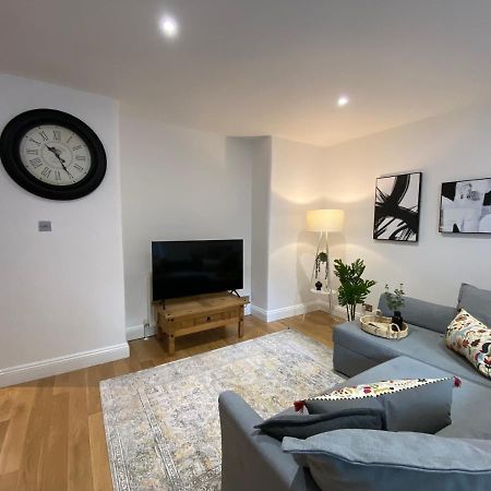 לונדון Fantastic Spacious Garden Flat With Own Private Entrance מראה חיצוני תמונה