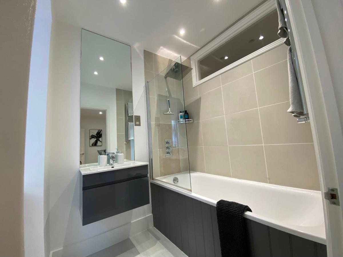 לונדון Fantastic Spacious Garden Flat With Own Private Entrance מראה חיצוני תמונה