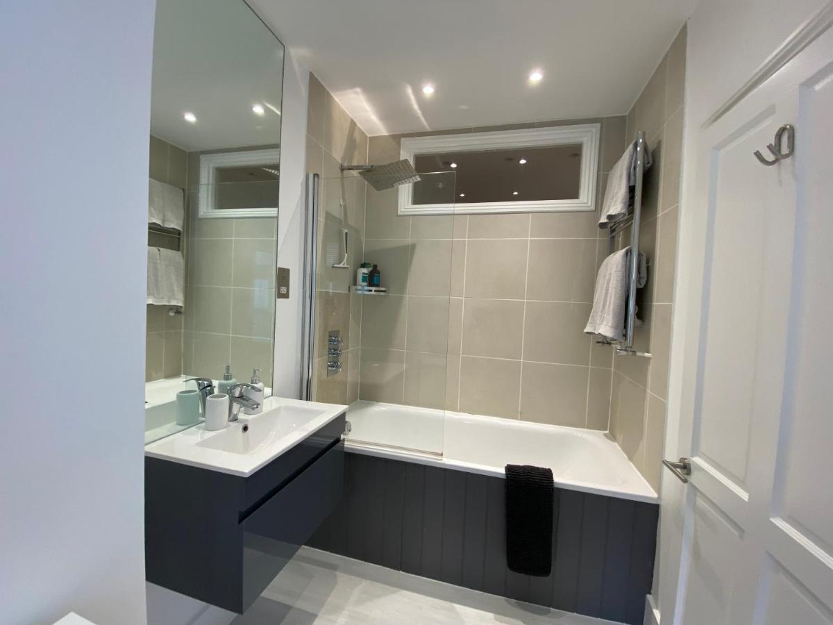 לונדון Fantastic Spacious Garden Flat With Own Private Entrance מראה חיצוני תמונה